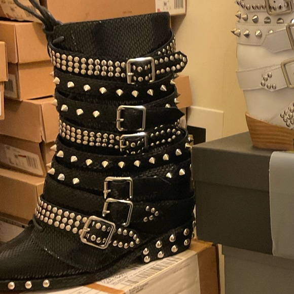🆕JEFFREY CAMPBELL DRACO STUD WEDGE MOTO BOOTS BLACK SHINY SNAKE SILVER SIZE 7.5 - Picture 11 of 13